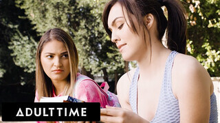 ADULT TIME - Egyetemista Freya Parker beleszeret félénk leszbi tanítójába, Gizelle Blancóba